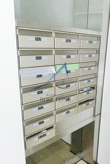 アデッソ大森のその他共用部分|集合ポストです。