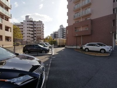 【駐車場】 | ソワール新檜尾台五号棟 | 駐車場あります！空き状況は担当までご確認ください！