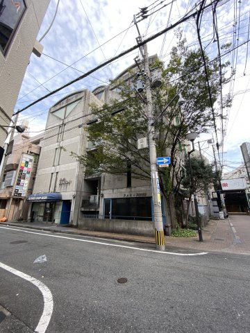 スタシオンビル黒崎の外観|地下があります