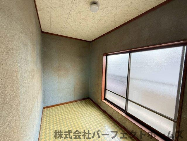 高柳7丁目戸建の洋室|落ち着いた色調の洋室です