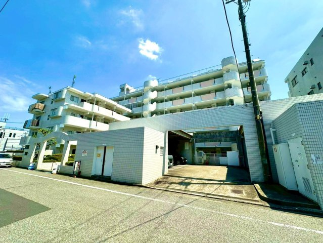 セントヒルズ東浦和の外観|落ち着いたデザインが印象的なマンション外観です。