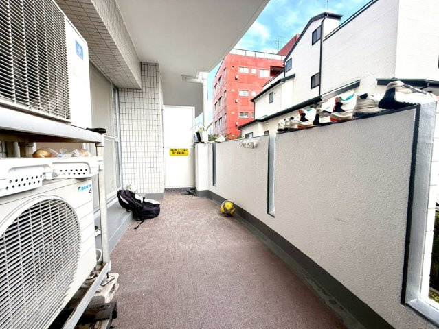セントヒルズ東浦和のバルコニー|ゆとりある奥行のバルコニーは日当たり良好。洗濯物もよく乾き、暮らしに快適さをもたらします。