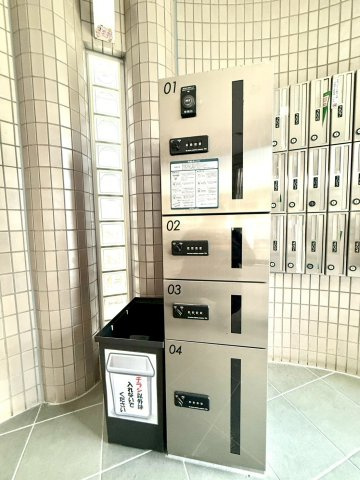 セントヒルズ東浦和のその他共用部分|不在時にも荷物の受け取りが可能な宅配ボックスを設置。共働き世帯にも嬉しい便利な設備です。
