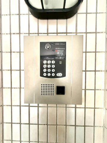 セントヒルズ東浦和の防犯設備|防犯性を高めるオートロックシステムを採用。来訪者を確認できる安心のセキュリティ設備です。