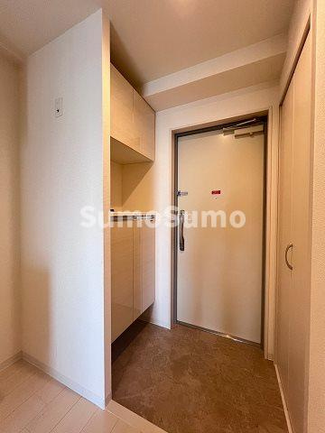 ViVi EBISUの玄関|明るい玄関です