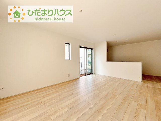 【居間・リビング】 | 土浦市烏山4丁目　新築戸建　D号棟 | お子様が元気に遊べる広々としたリビングです！