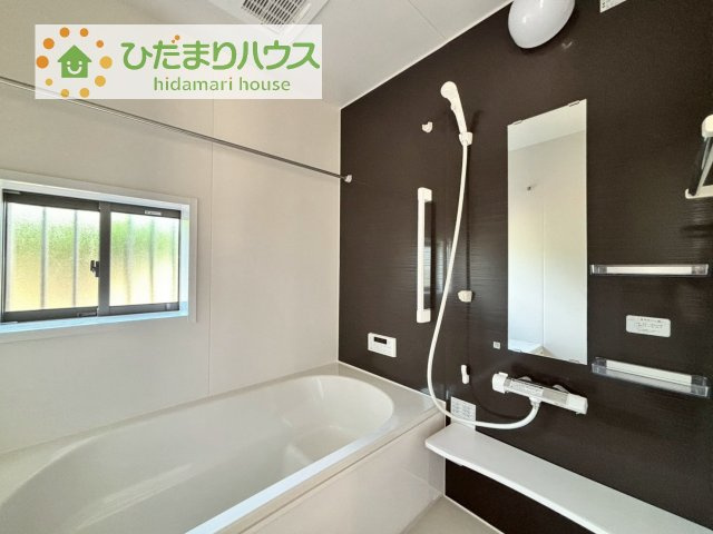 【浴室】 | 土浦市烏山4丁目　新築戸建　D号棟 | 大人が足を伸ばしても十分な広さ！一人でゆっくりくつろぐ時間も大切です！