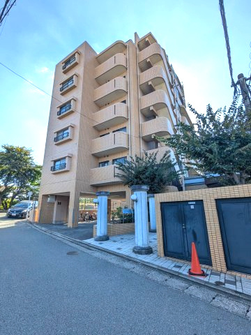 【外観】 | ダイアパレスレイクビュー井尻 | ７階建のマンションは、新耐震基準に適合しており、住宅ローン減税など各種税金の軽減が受けられてお得です♪