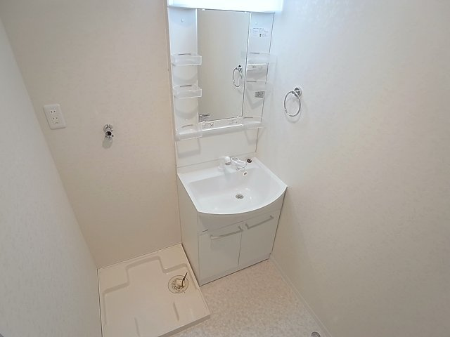 ＣＯＺＹ8の洗面所|シャワー付きの独立洗面台