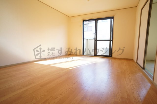 プリマベーラＫの居間・リビング|参考、同建物・反転間取りの号室