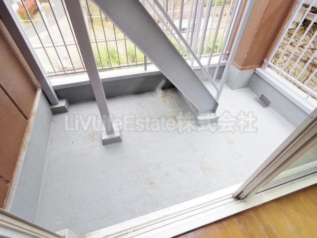 石澤商会学園西町ビルのバルコニー