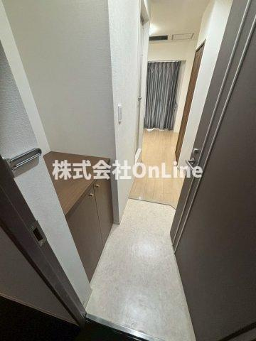 アーバンエース上本町パルの玄関