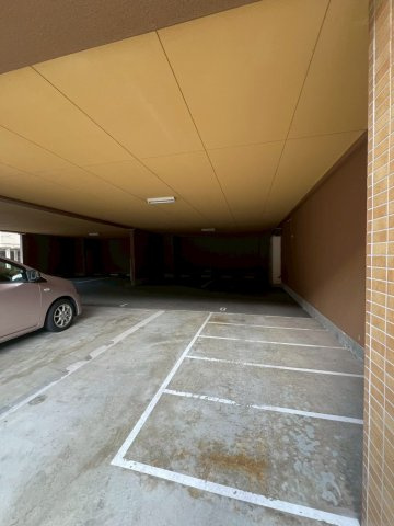 朝日プラザ三木自由が丘本町の駐車場