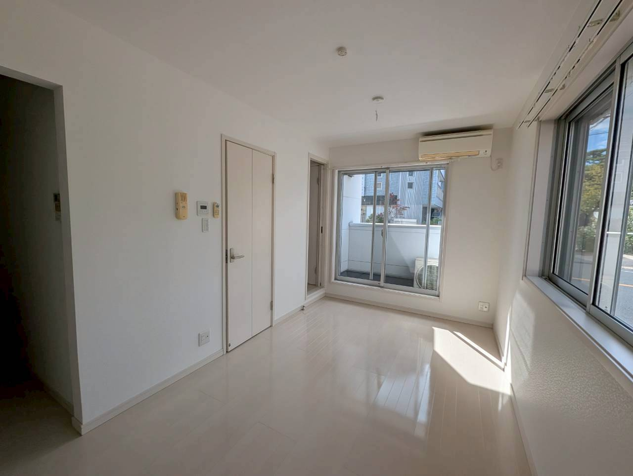 クレインビル小戸の居間・リビング