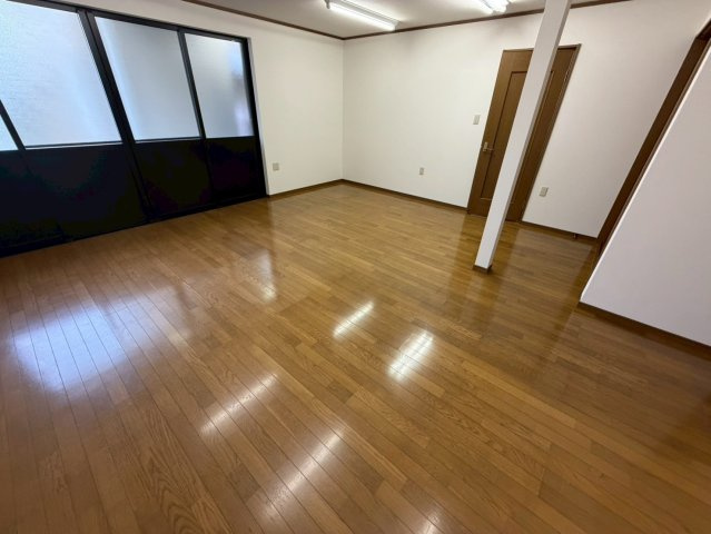 庄南町　の洋室|１７帖の洋室です。事務所・習い事教室・趣味用の部屋　使用用途は多数です！！
