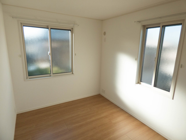 ラ メールの居間・リビング|角部屋２面採光です♪