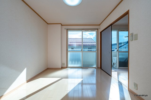 トゥインクル東和田の洋室