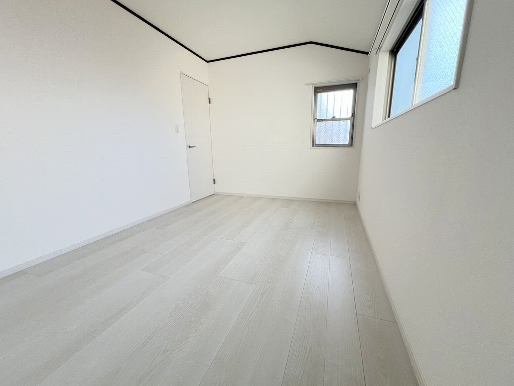 足立区保木間5丁目　中古戸建の洋室|2面採光の明るい洋室6帖