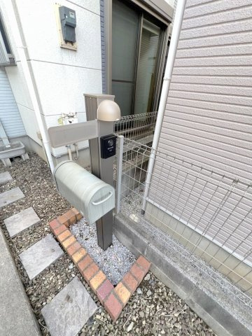 足立区保木間5丁目　中古戸建のエントランス|TVモニターホン付きのエントランスです