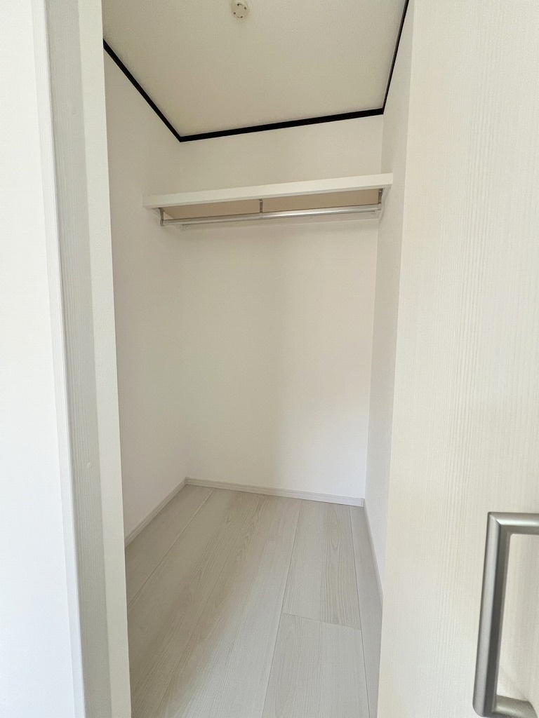 足立区保木間5丁目　中古戸建の収納|たっぷり収納できるWIC完備