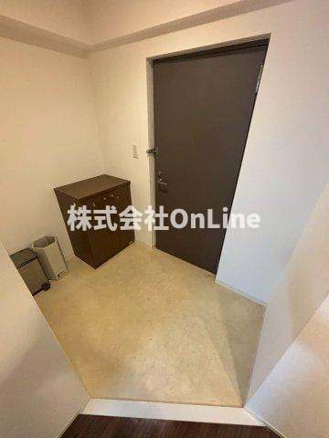 アーバンエース上本町パルの玄関