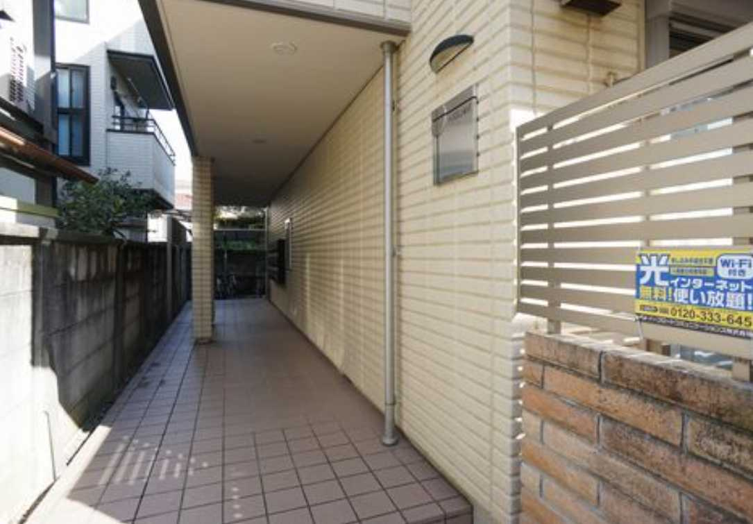 ハイムMF　ネット無料　ウォークインクローゼット　シャーメゾンのエントランス