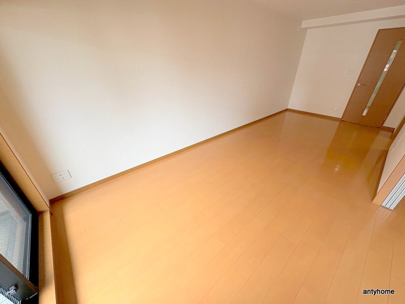 リーガル四ツ橋立売堀2　仲介手数料無料の居間・リビング