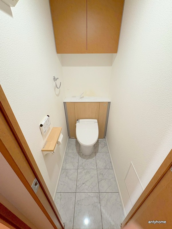 リーガル四ツ橋立売堀2　仲介手数料無料のトイレ