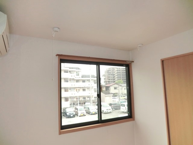 ジュネス・Ｋの設備|★室内に物干しフックを設置★