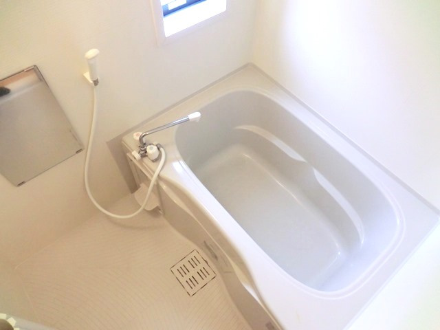 ジュネス・Ｋの浴室|★浴室に換気用の小窓を設置★