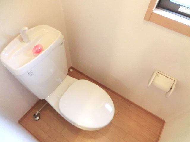 ジュネス・Ｋのトイレ|★トイレ画像・換気用の小窓を設置★