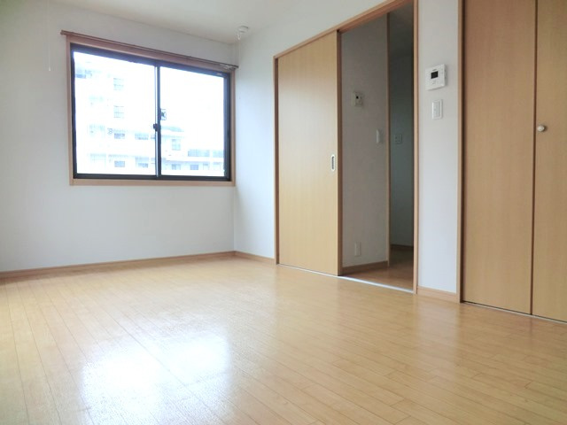 ジュネス・Ｋの洋室|★洋室７．８帖の居室です★