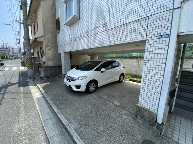 Rinon谷川の駐車場