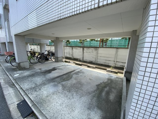 Rinon谷川の駐車場