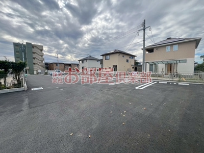 シャーメゾンレジデンス夜明の駐車場|駐車場完備です