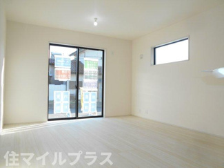 【居間・リビング】 | 郡山市安積町笹川新築一戸建て2棟 | ゆったり過ごせるリビングです