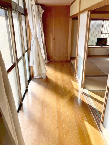 飯塚市大分　中古戸建の内装|南からの明るく暖かい日差しが入る広縁です！