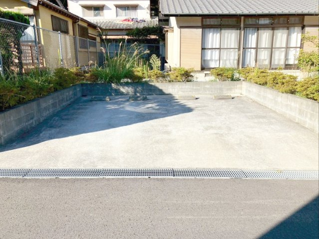 飯塚市大分　中古戸建の駐車場|駐車場は並列2台可能です！