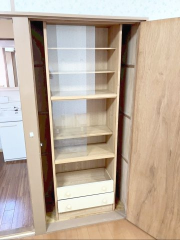 飯塚市大分　中古戸建の収納|リビング収納有り！物が増えがちなリビングをスッキリ保てますね！