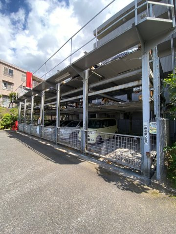 シャトーイノハナの駐車場