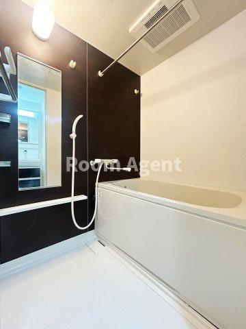 アイボリーの浴室