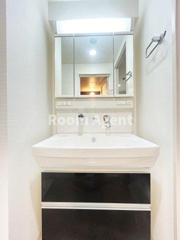 アイボリーの洗面所