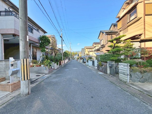 中古戸建　篠町森下宮ノ谷の前面道路含む現地写真