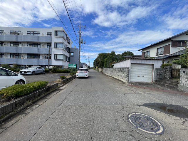 つくば市松代１丁目　①号地の前面道路含む現地写真