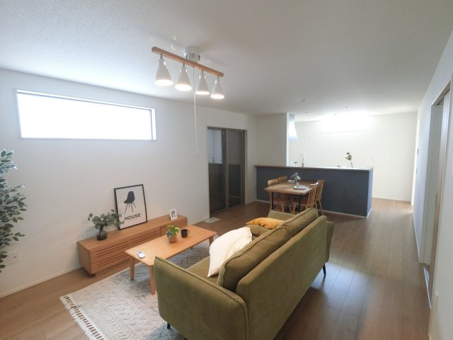 小城市牛津町乙柳2期の内観：施工例|リビング