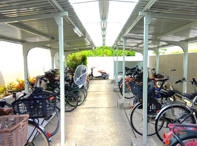 レフィナード夙川公園の駐輪場