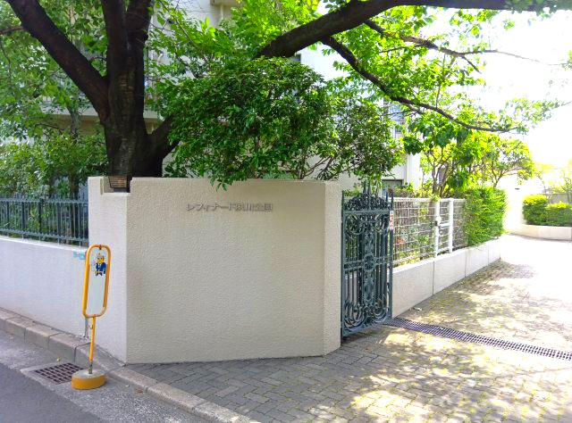 レフィナード夙川公園のエントランス