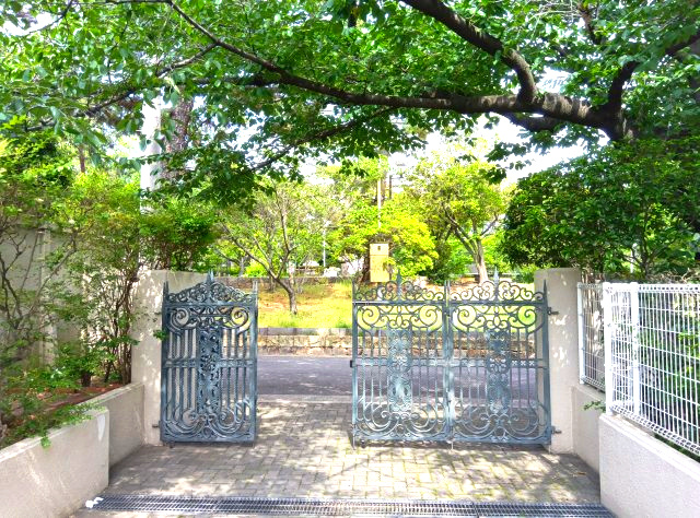 レフィナード夙川公園のエントランス