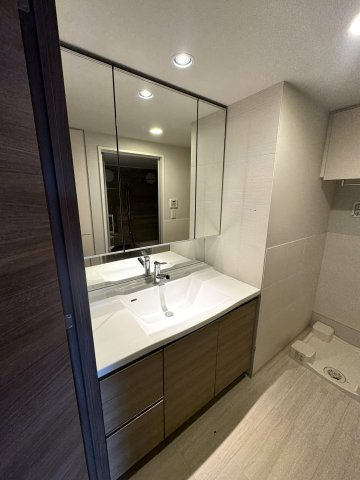 ラ・フォルム新鶴見ラウンドパークの独立洗面台|洗面室