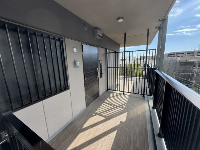 ラ・フォルム新鶴見ラウンドパークの玄関|玄関ポーチ